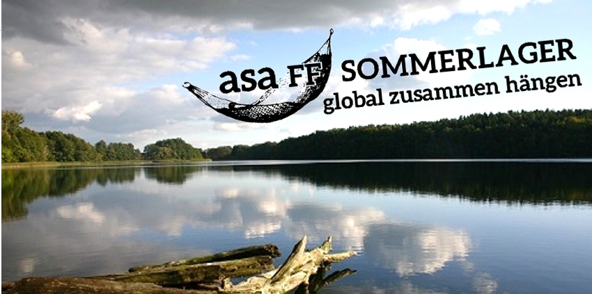 Blick auf See mit Hängemattenlogo vom Asa FF Sommerlager. Motto: Global zusammen hängen.