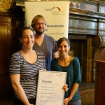 Mitarbeitende des Asa-FF bei Preisverleihung mit Urkunde (Fotocopyright BfDT)