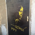 Türmotiv mit Gesicht eines schwarzen Kindes und dem Text "Verschleppt - 60 Millionen Menschen sind weltweit auf der Flucht"