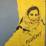 Türmotiv Frau in Burka mit Aufschrift "Auf der Flucht"