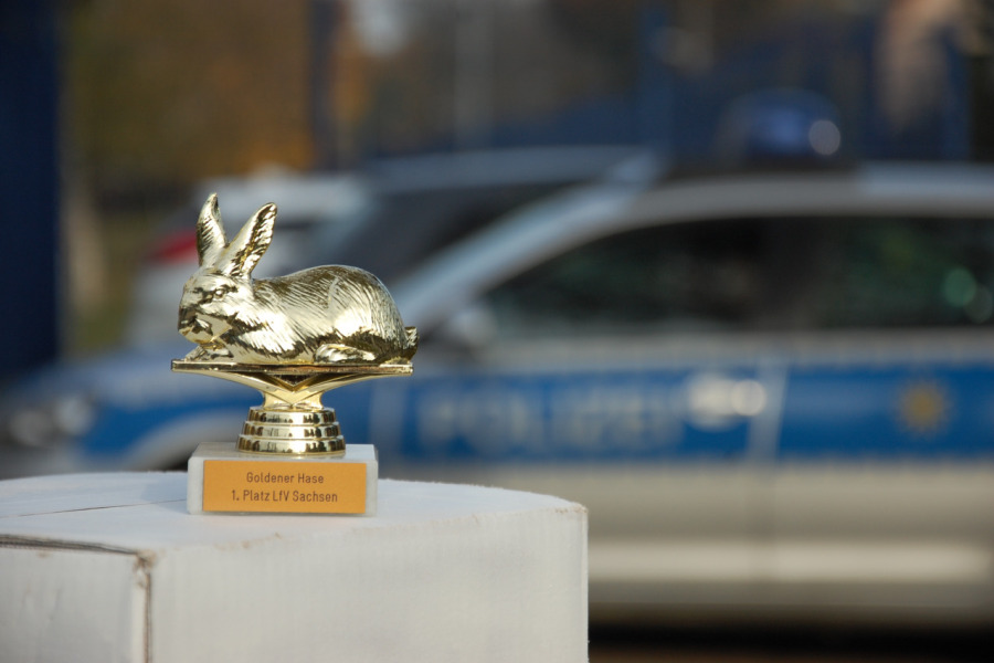 Goldener Hasenpokal für den Verfassungsschutz Sachsen