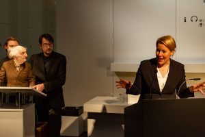 Franziska Giffey bei der Eröffnungsrede des Aufstand der Geschichten Festivals (Foto von Fabian Türoff) Bundesfamilienministerin Franziska Giffey bei der Eröffnungsrede des Aufstand der Geschichten Festivals