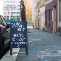 Blick von der Zietenstraße auf den Grand Beauty Salon von Frauke Frech / Interventionsbüro