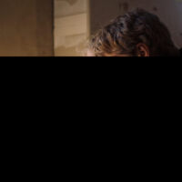 Game Lab von Georg Hobmeier von Causa Creations: Zwie Personen schauen begeistert auf einen Laptop