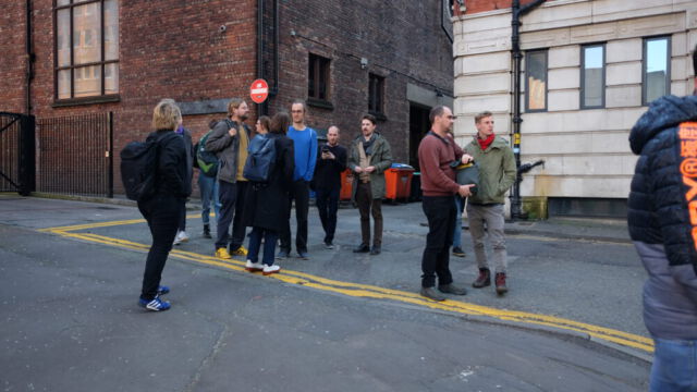 Reisegruppe in Downtown Manchester (c)Frauke Frech Asa-FF Reisegruppe läuft durch Downtown-Manchester