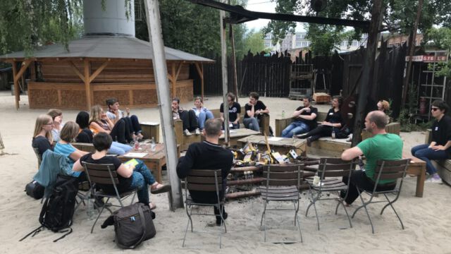 Foto: Franz Knoppe Entspannter Sitzkreis aller Teilnehmenden