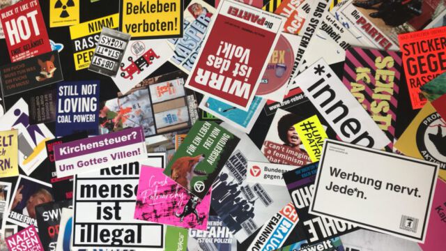 Foto: Hai-Hsin Lu Viele verschiedene Sticker auf einem bunten Haufen
