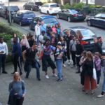 Teilnehmende beim Herumblödeln und Warten vor dem ChorForum Essen